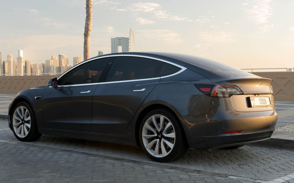 Tesla Model 3 - image 3