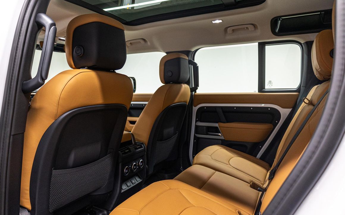 Land Rover Defender V6 110 - image 17