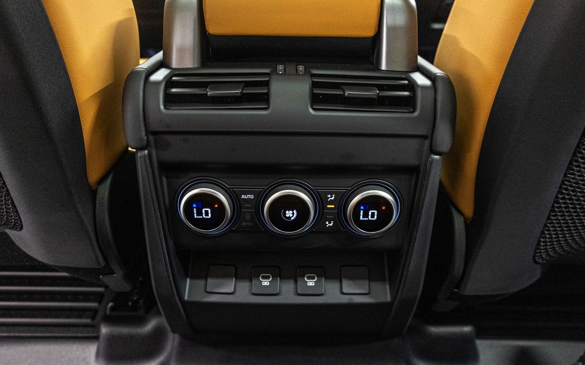 Land Rover Defender V6 110 - image 20
