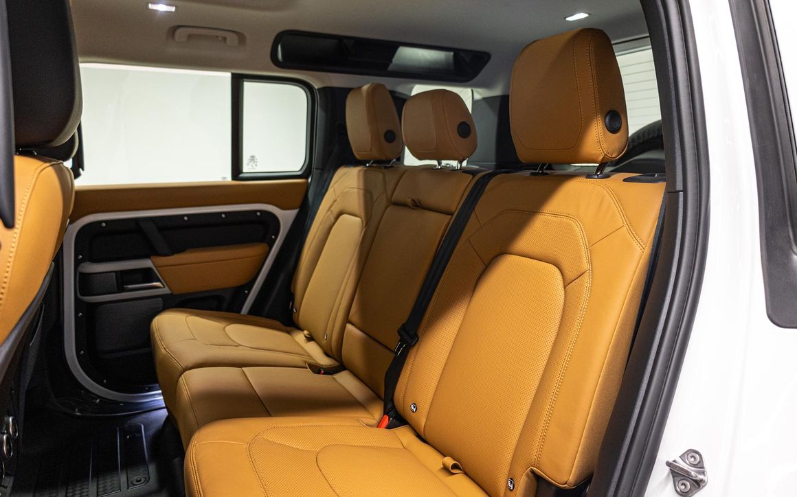 Land Rover Defender V6 110 - image 16