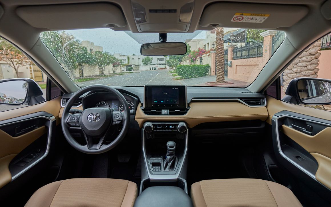 TOYOTA RAV4 - image 5