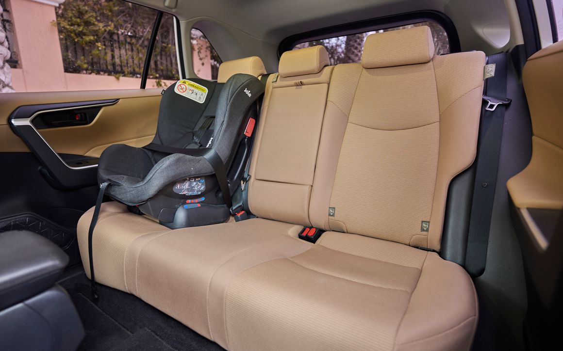 TOYOTA RAV4 - image 6