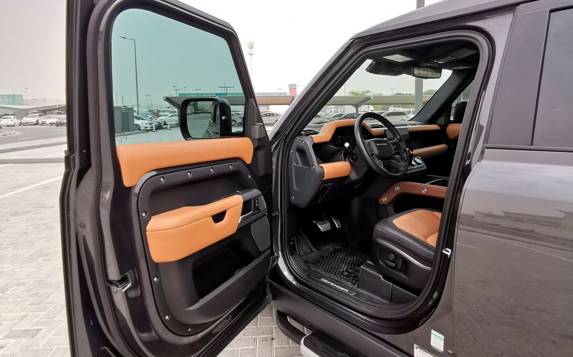 LAND ROVER DEFENDER - image 12