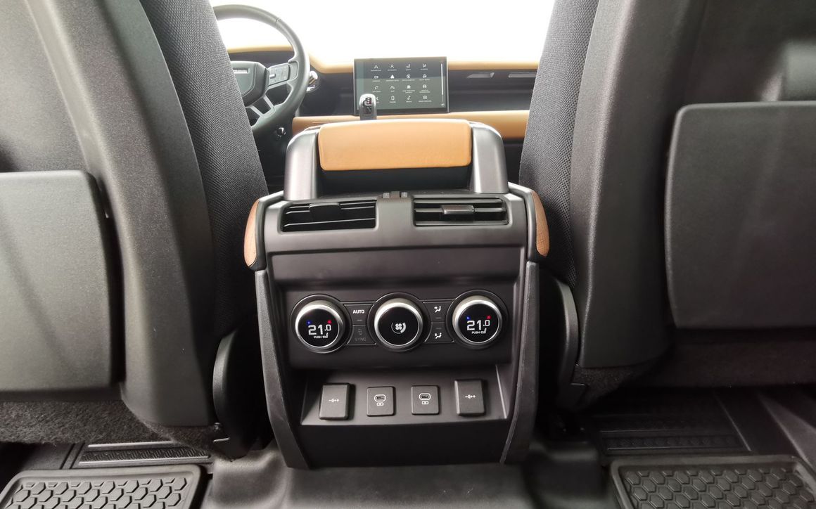 LAND ROVER DEFENDER - image 21