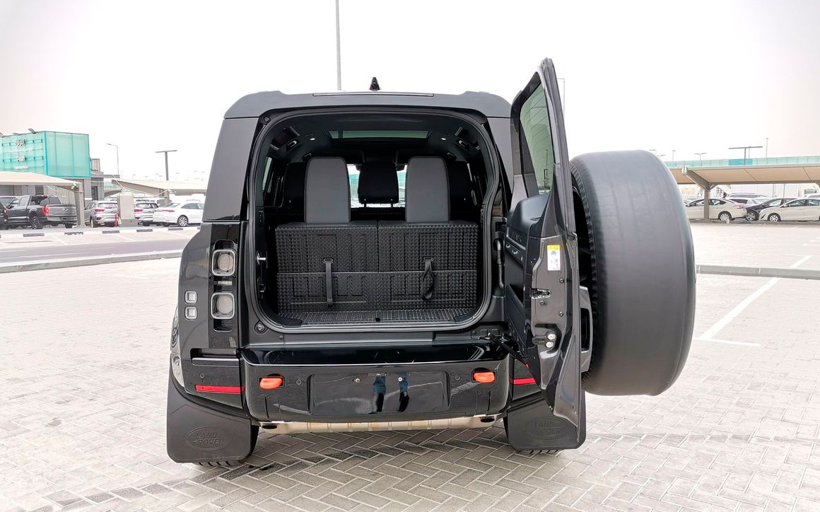 LAND ROVER DEFENDER - image 9