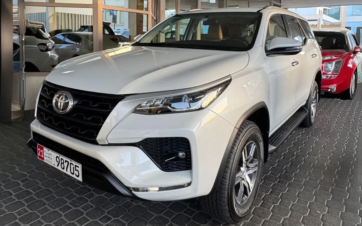 Toyota Fortuner - image 1