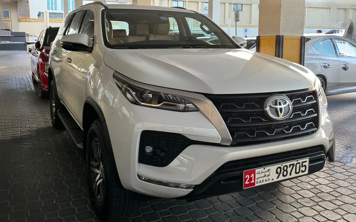 Toyota Fortuner - image 2