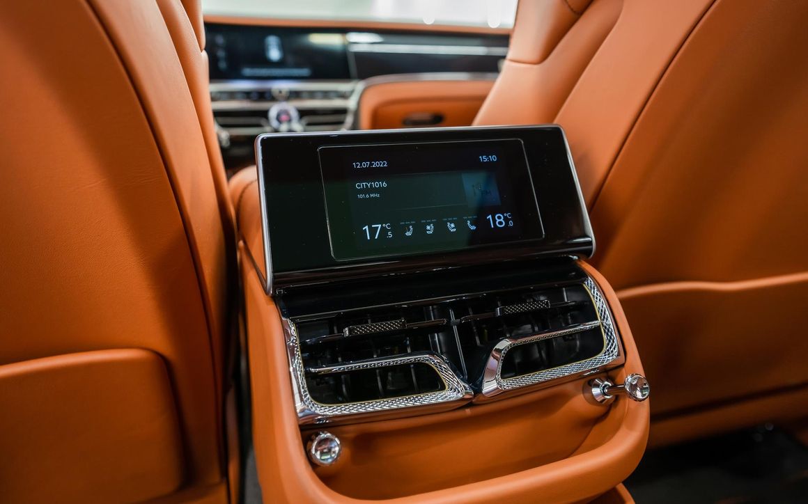 Bentley Flying Spur - image 9