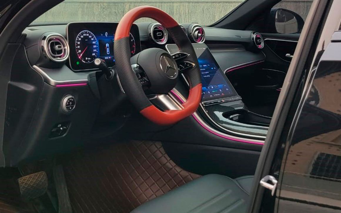 Mercedes C300 4 Door - image 5