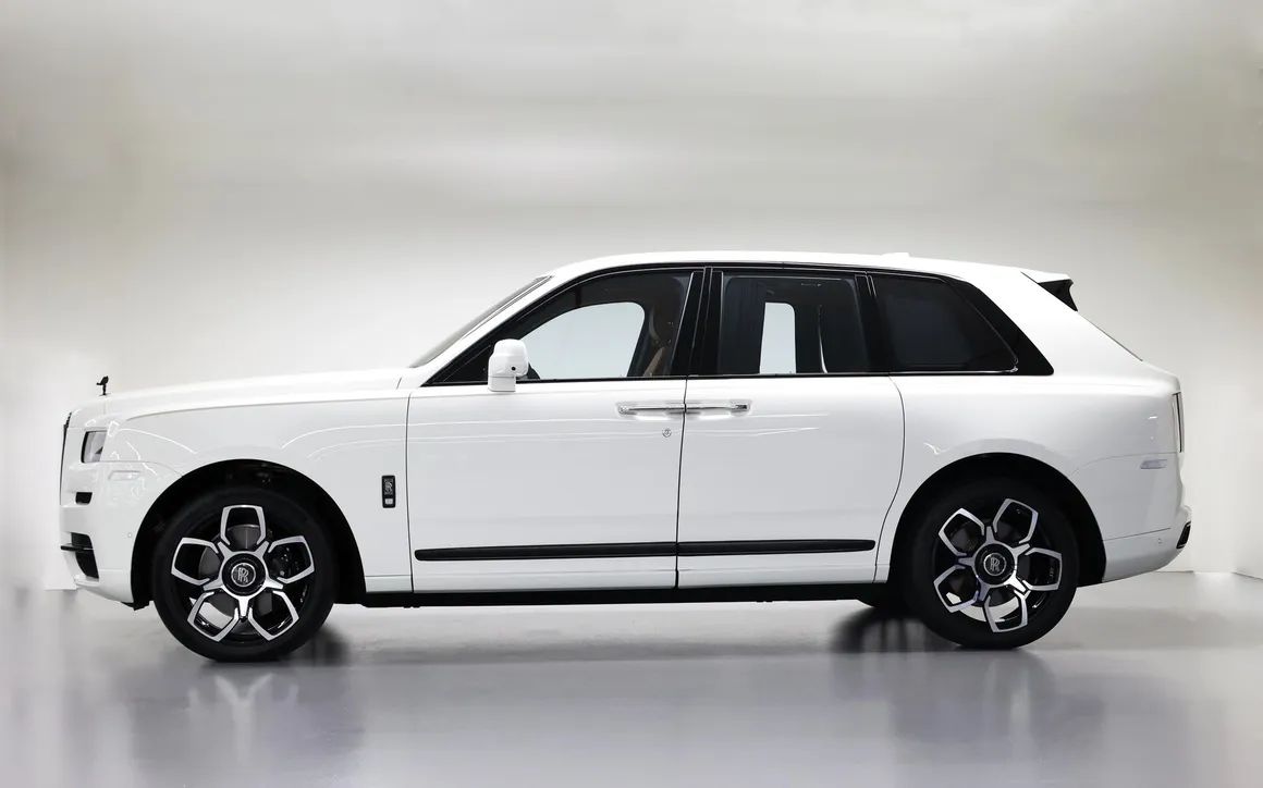 Rolls Royce  BB Cullinan - image 2