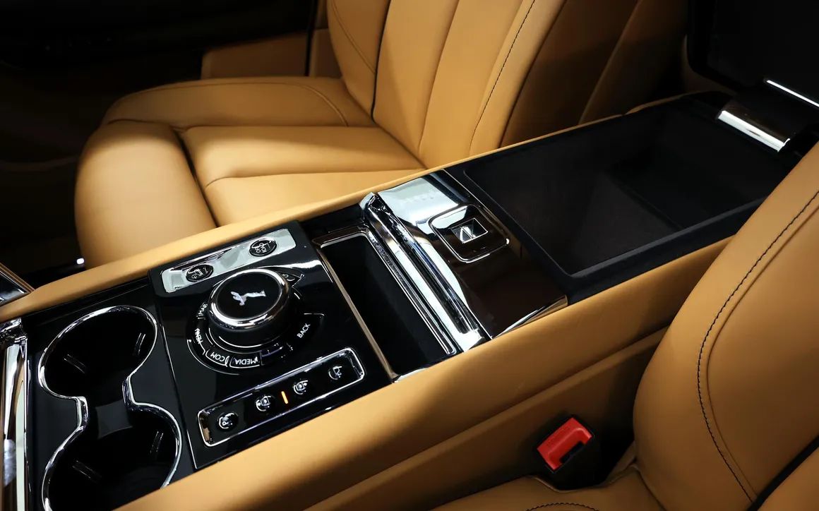Rolls Royce  BB Cullinan - image 18