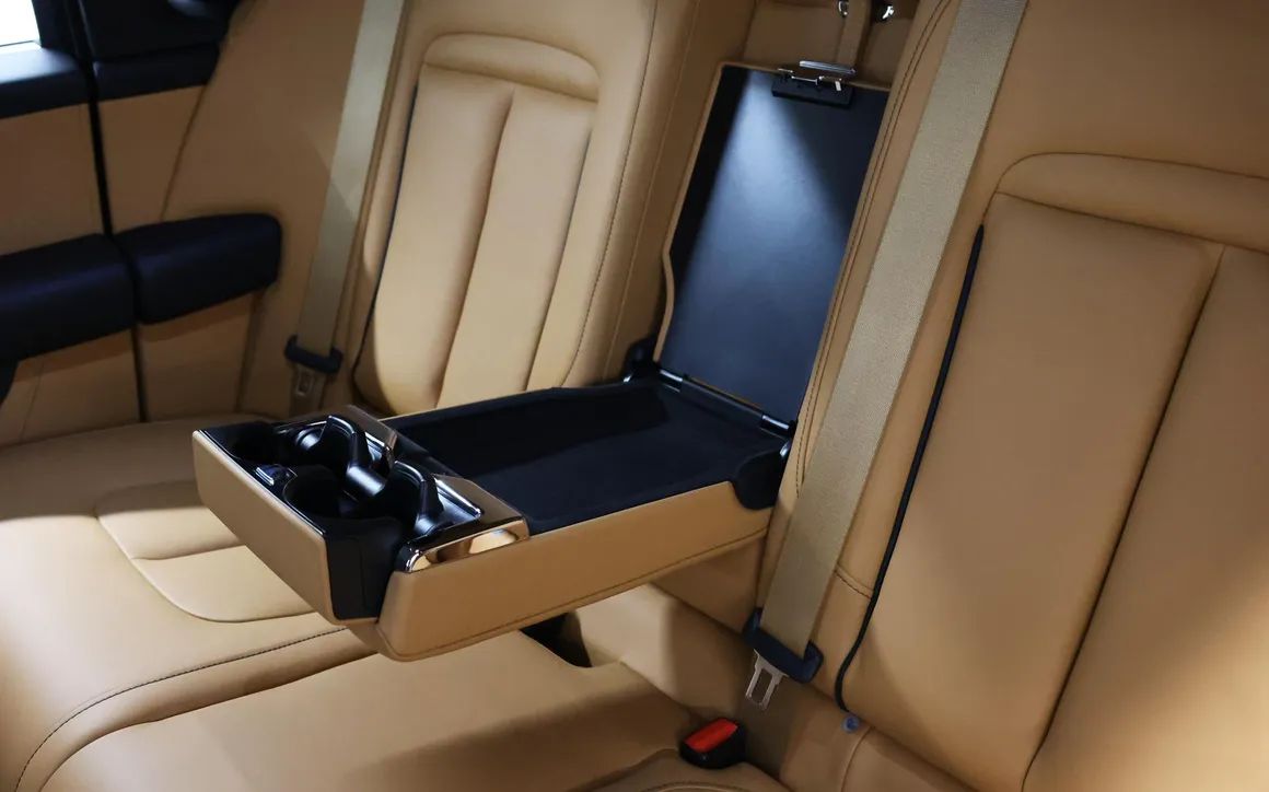 Rolls Royce  BB Cullinan - image 15