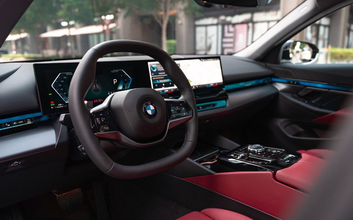BMW 5 Series - image 9