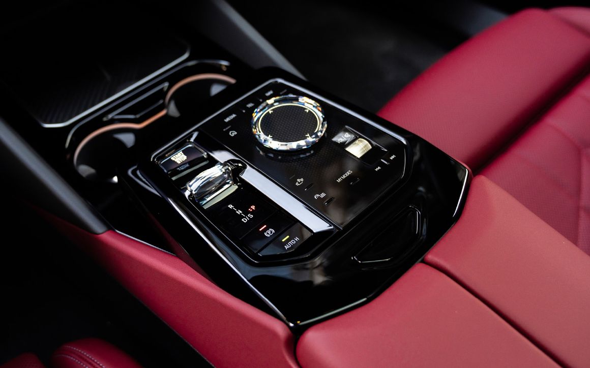 BMW 5 Series - image 10