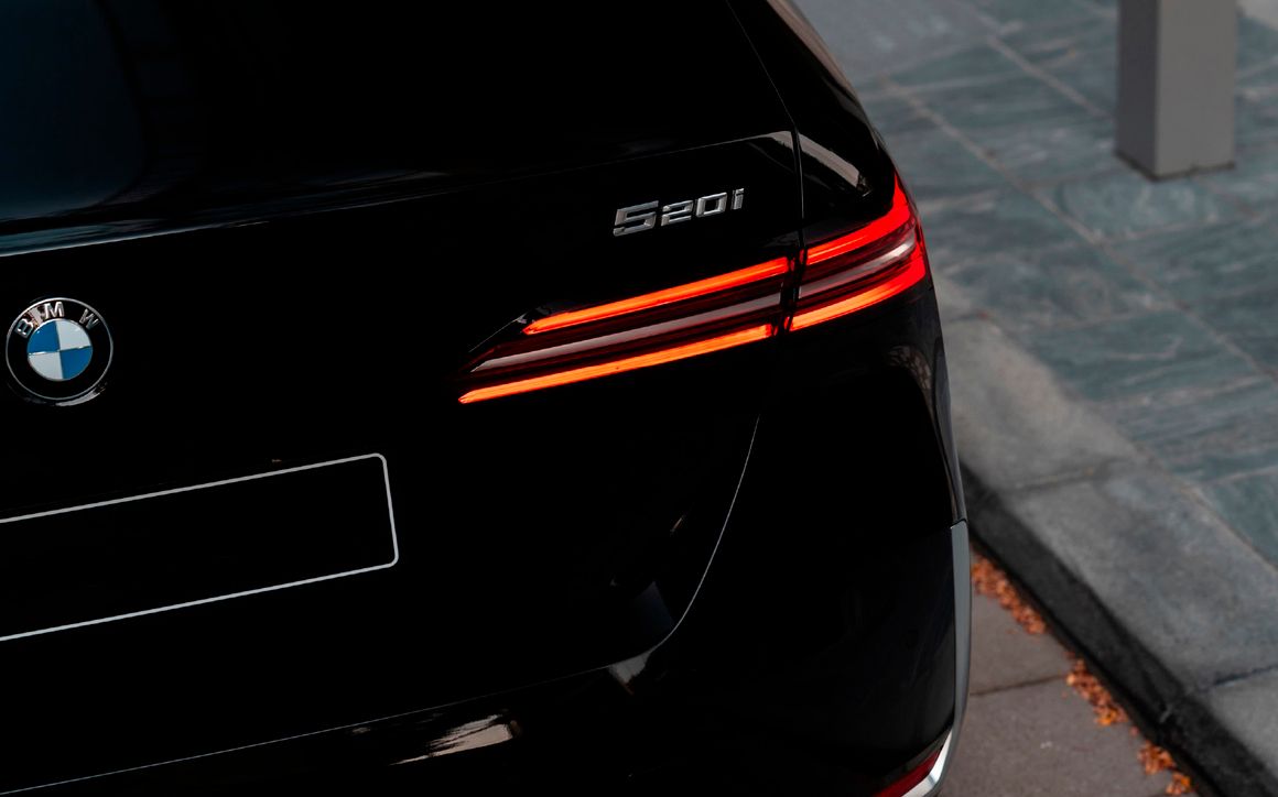 BMW 5 Series - image 6