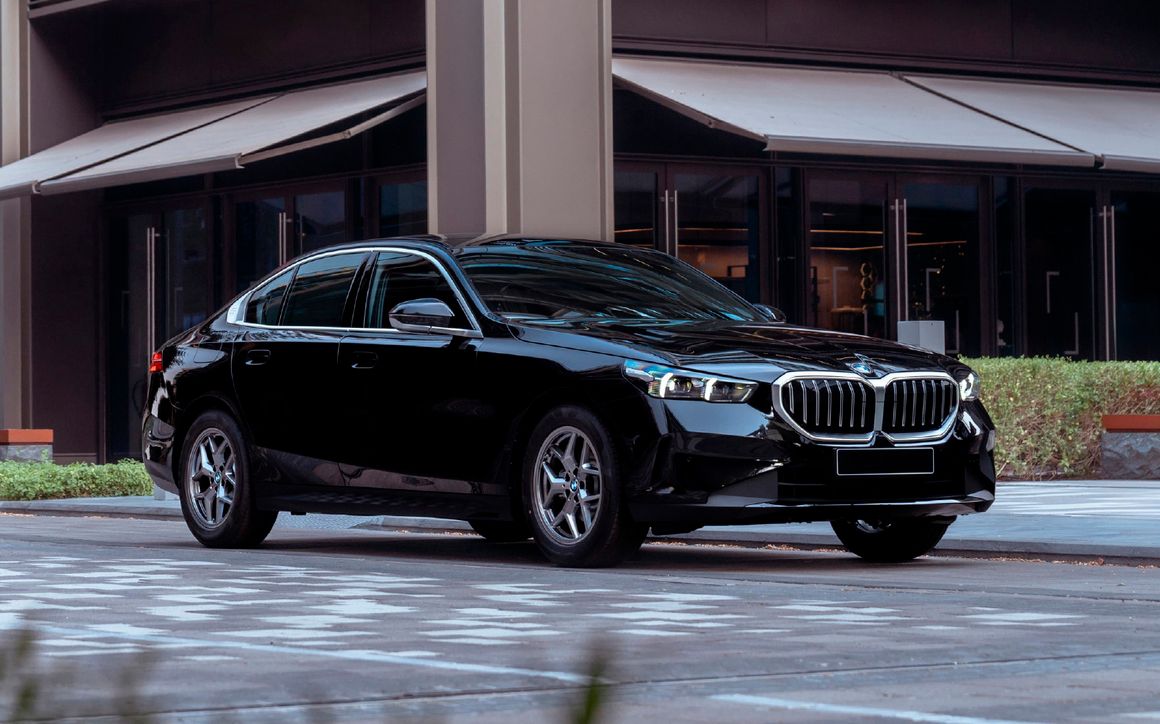 BMW 5 Series - image 1