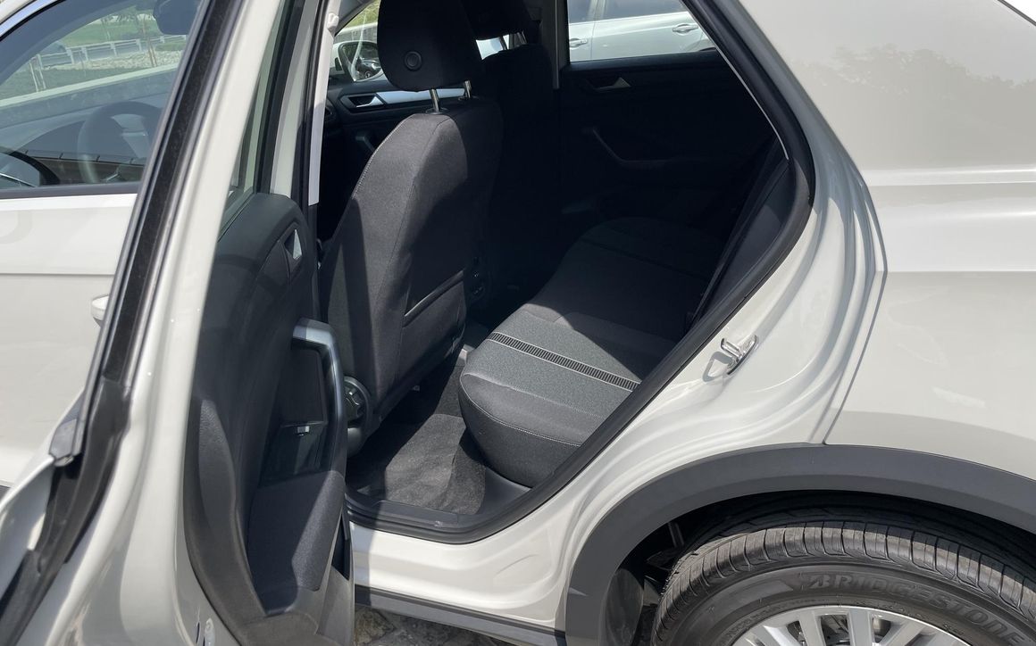 Volkswagen T-ROC - image 8