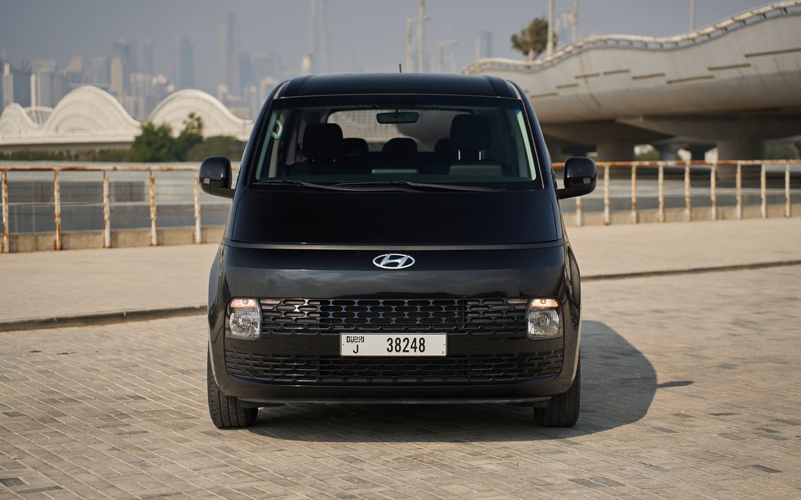 Hyundai Staria - image 2