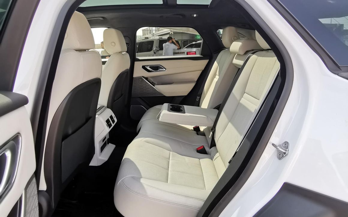 RANGE ROVER VELAR - image 13