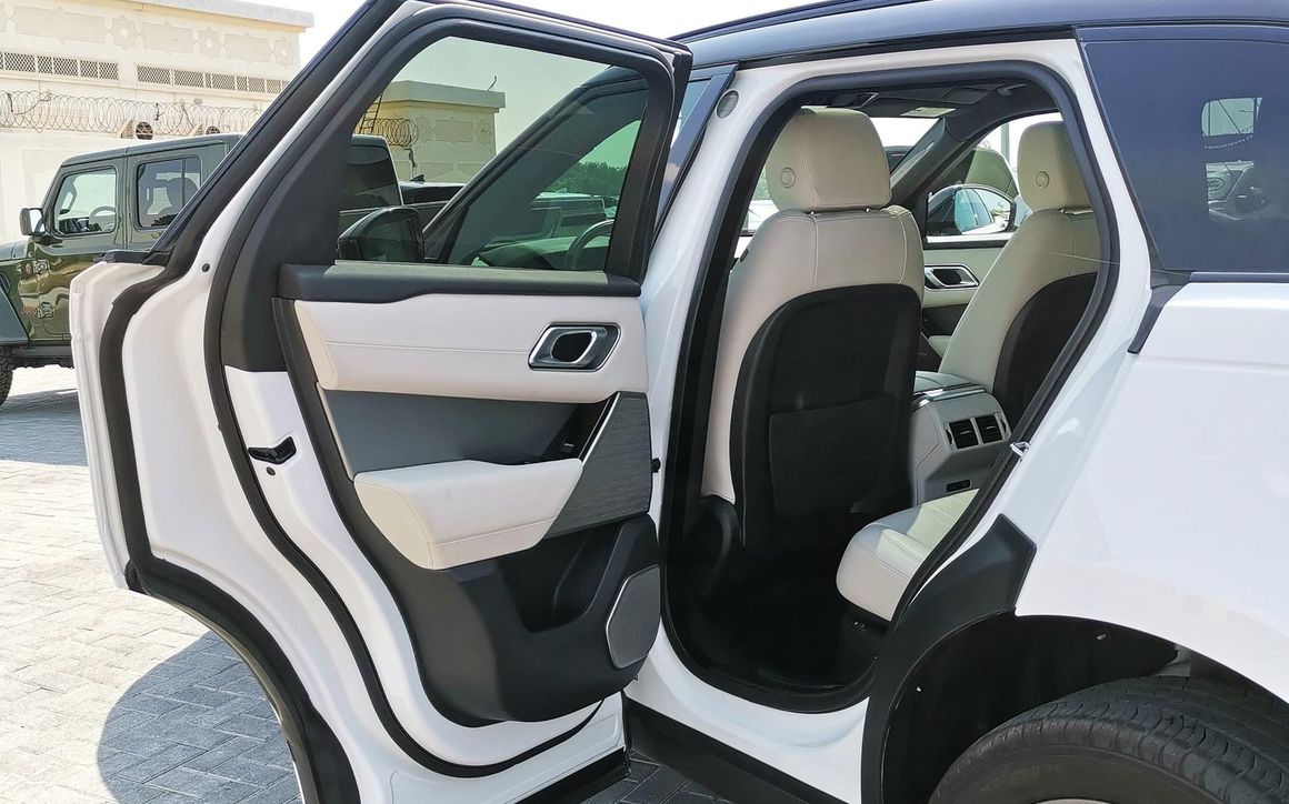 RANGE ROVER VELAR - image 11