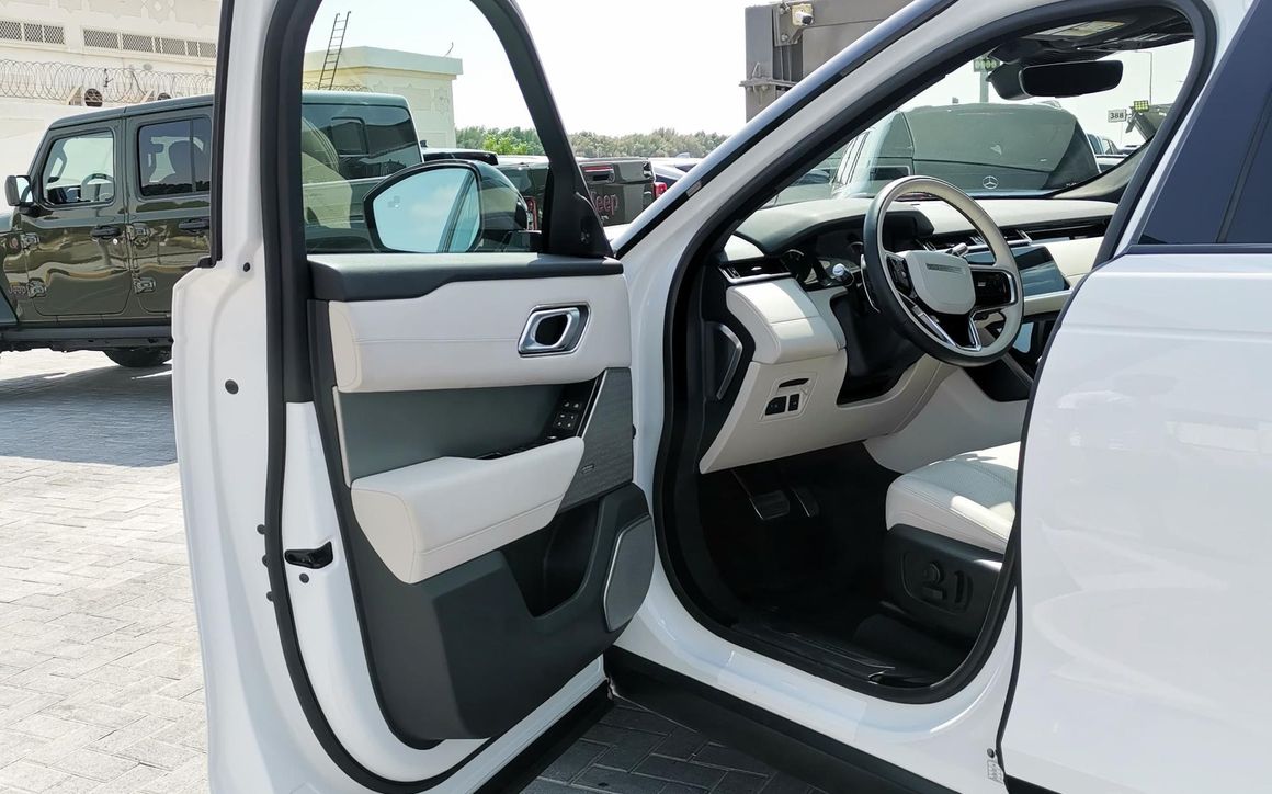 RANGE ROVER VELAR - image 10