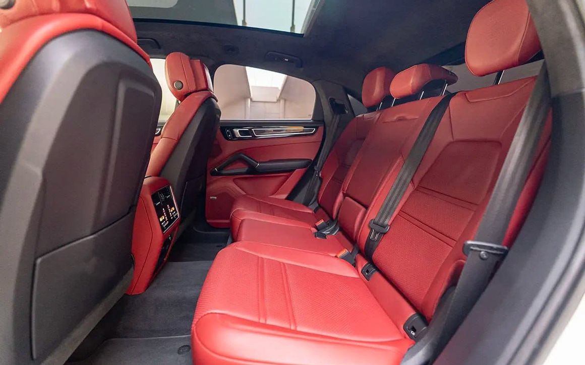 PORSCHE CAYENNE GTS - image 8