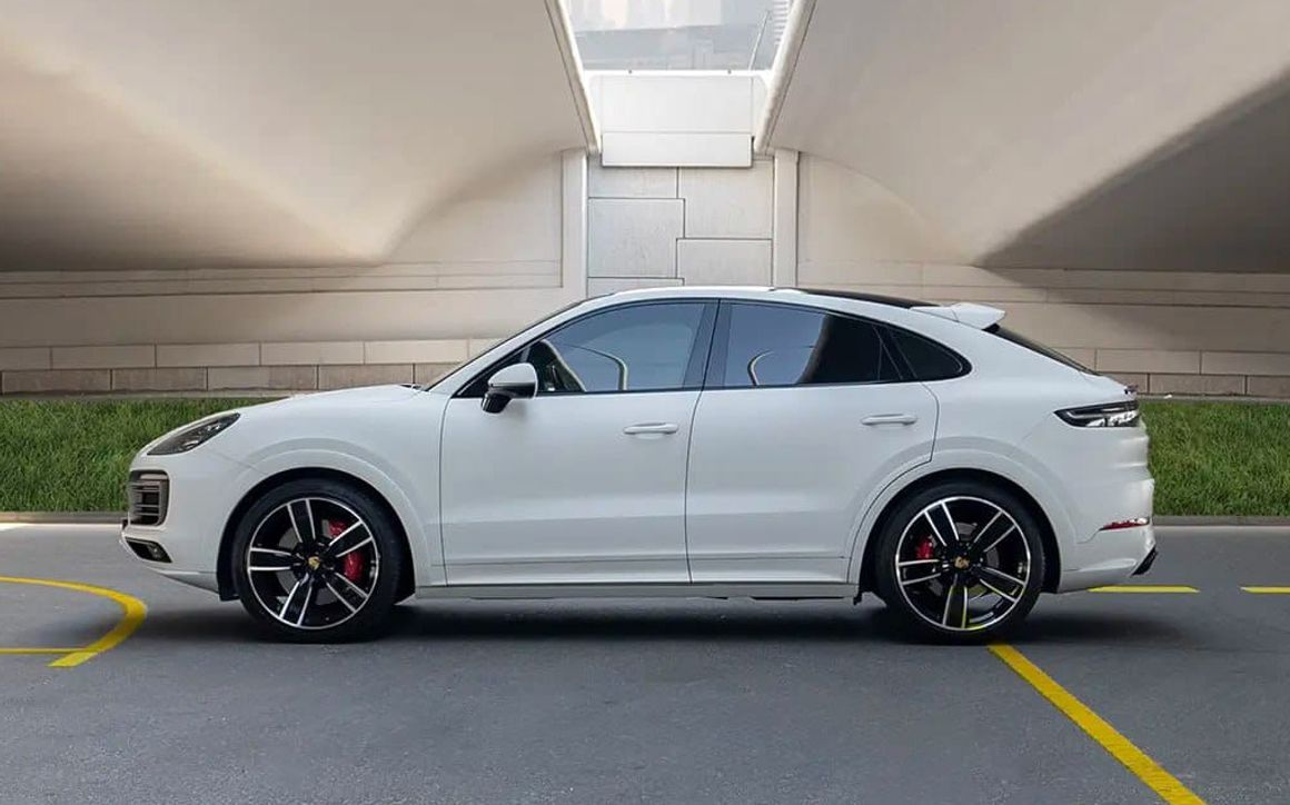 PORSCHE CAYENNE GTS - image 3