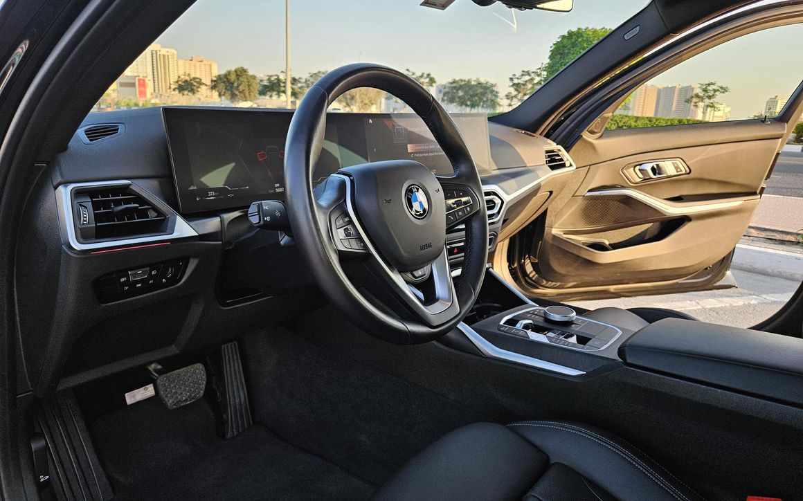 BMW 330i 2023 - image 7