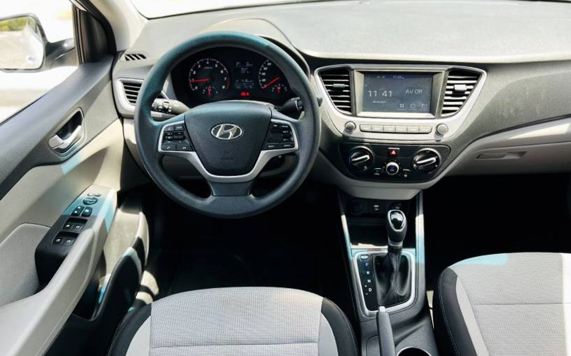 Hyundai Accent - image 7