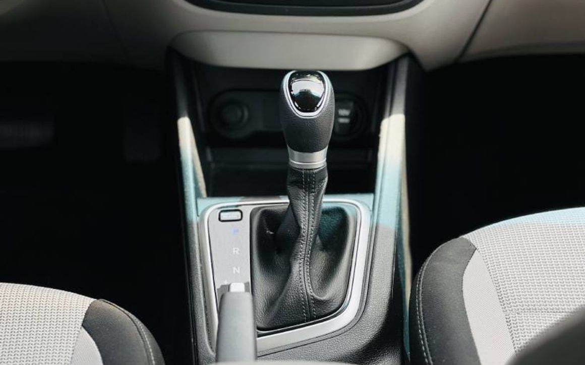 Hyundai Accent - image 11