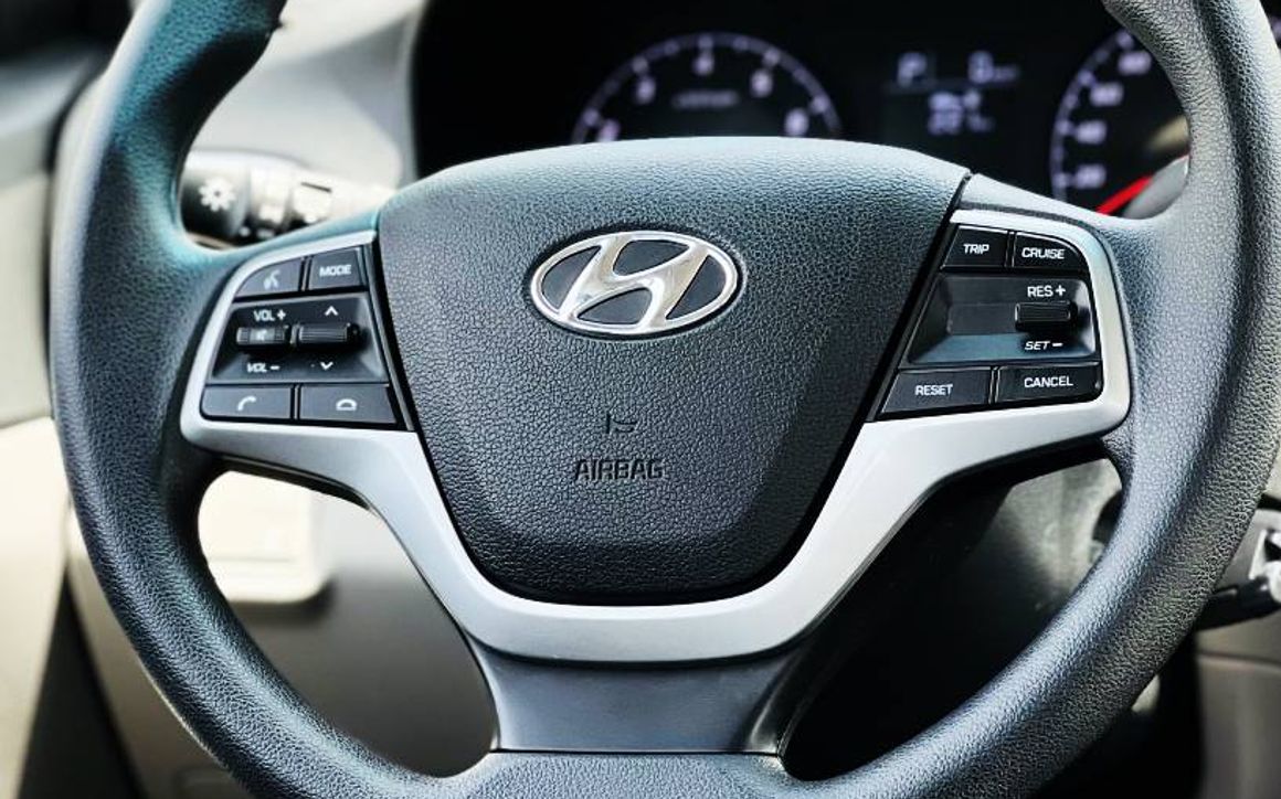 Hyundai Accent - image 10