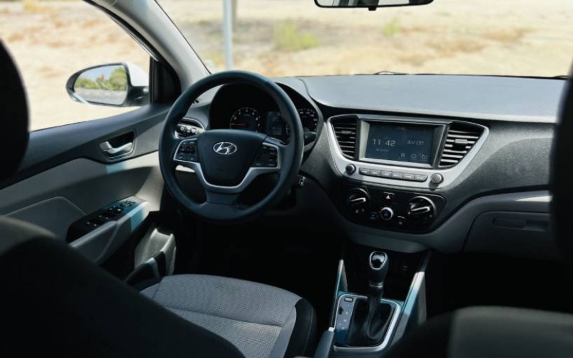 Hyundai Accent - image 8