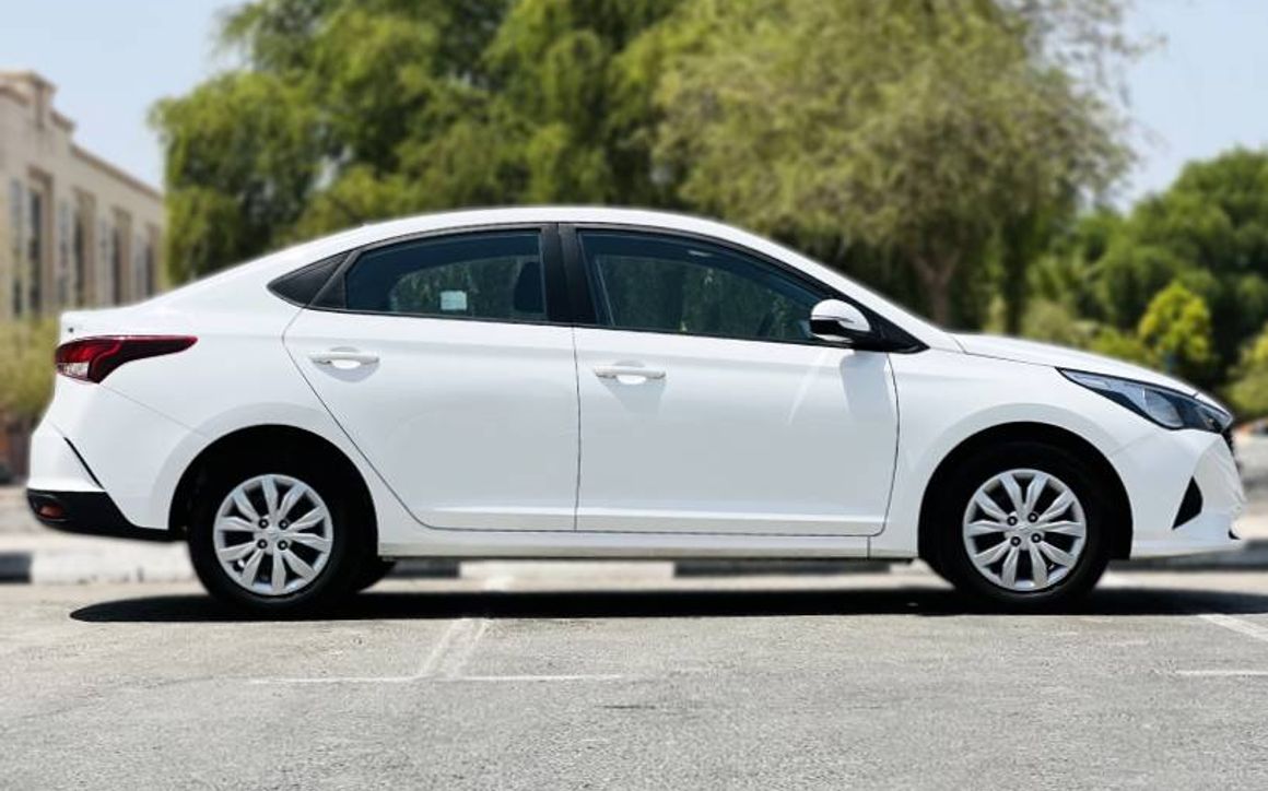 Hyundai Accent - image 2