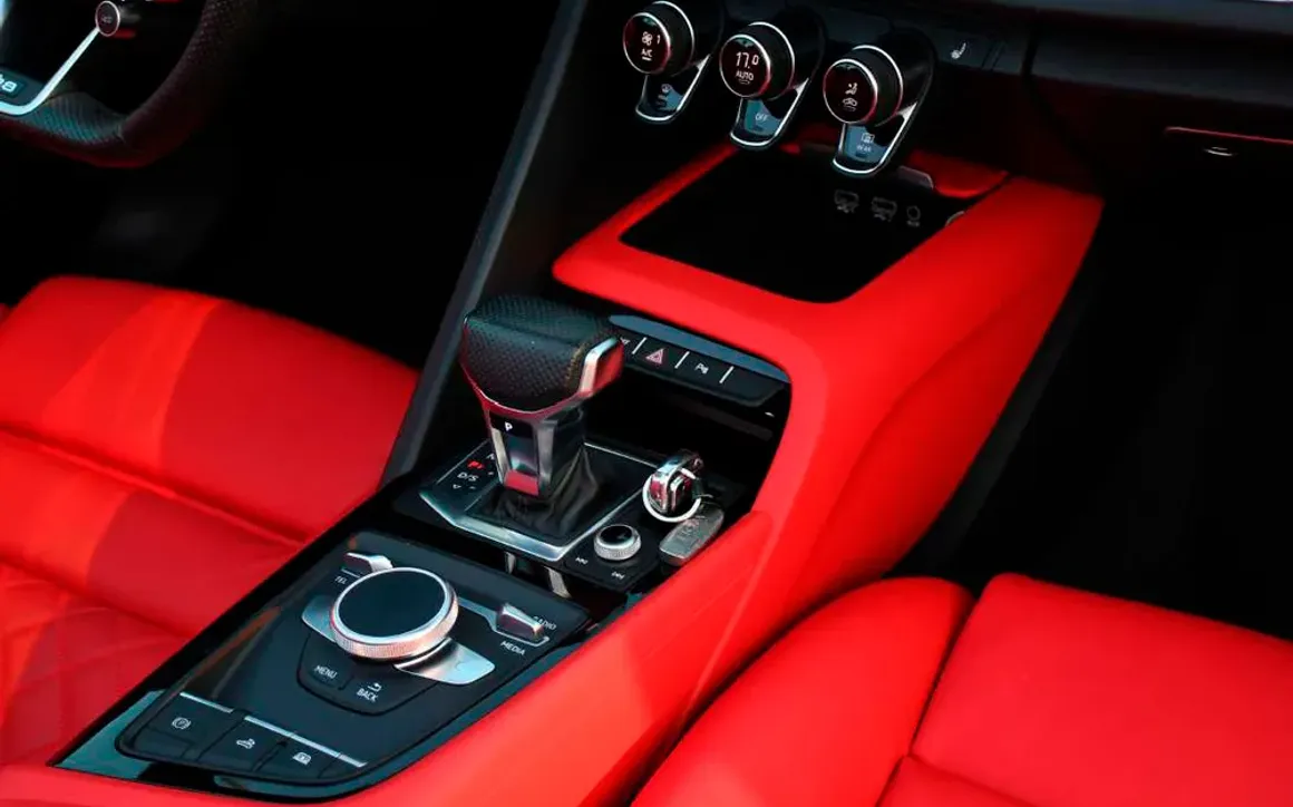 Audi Audi R8 - image 10