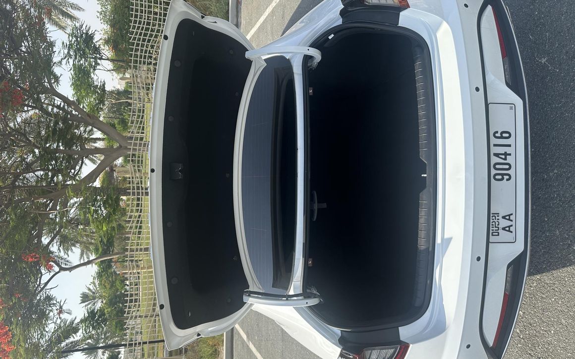 Hyundai Sonata - image 9