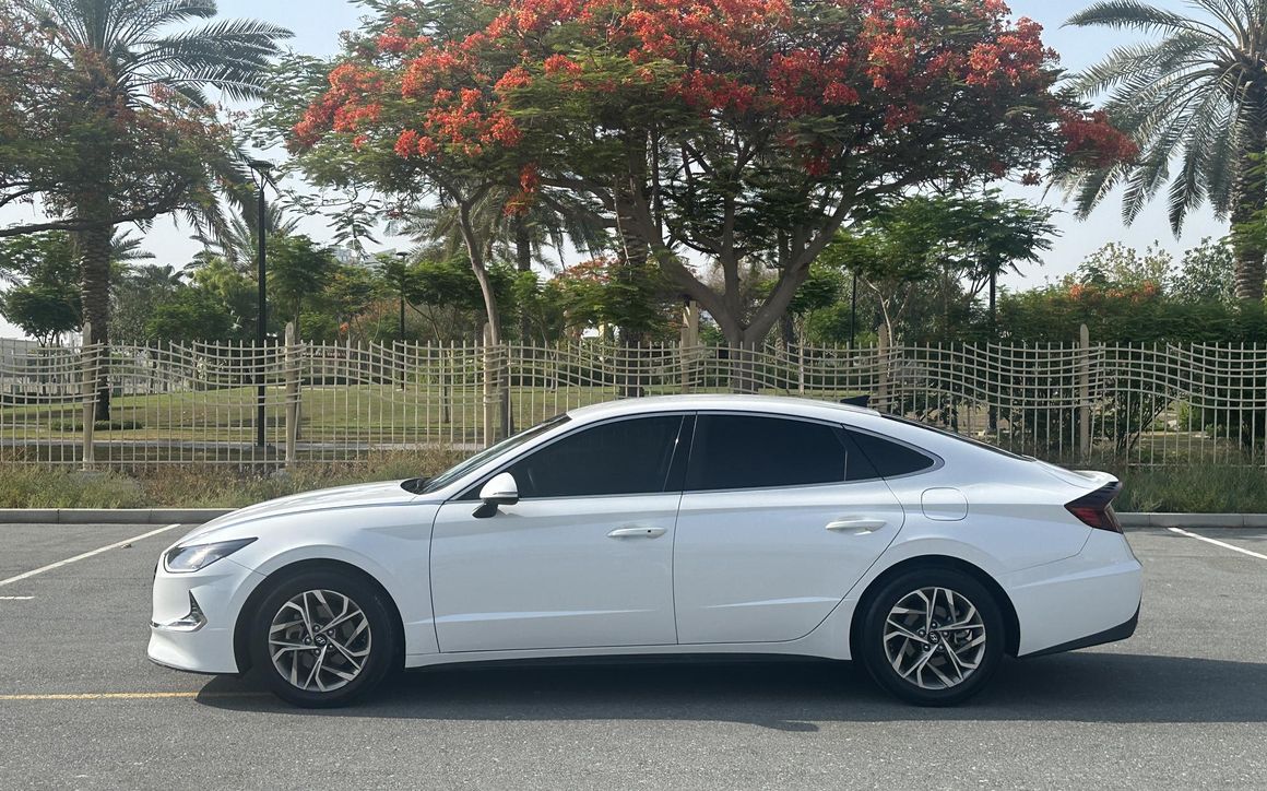 Hyundai Sonata - image 3