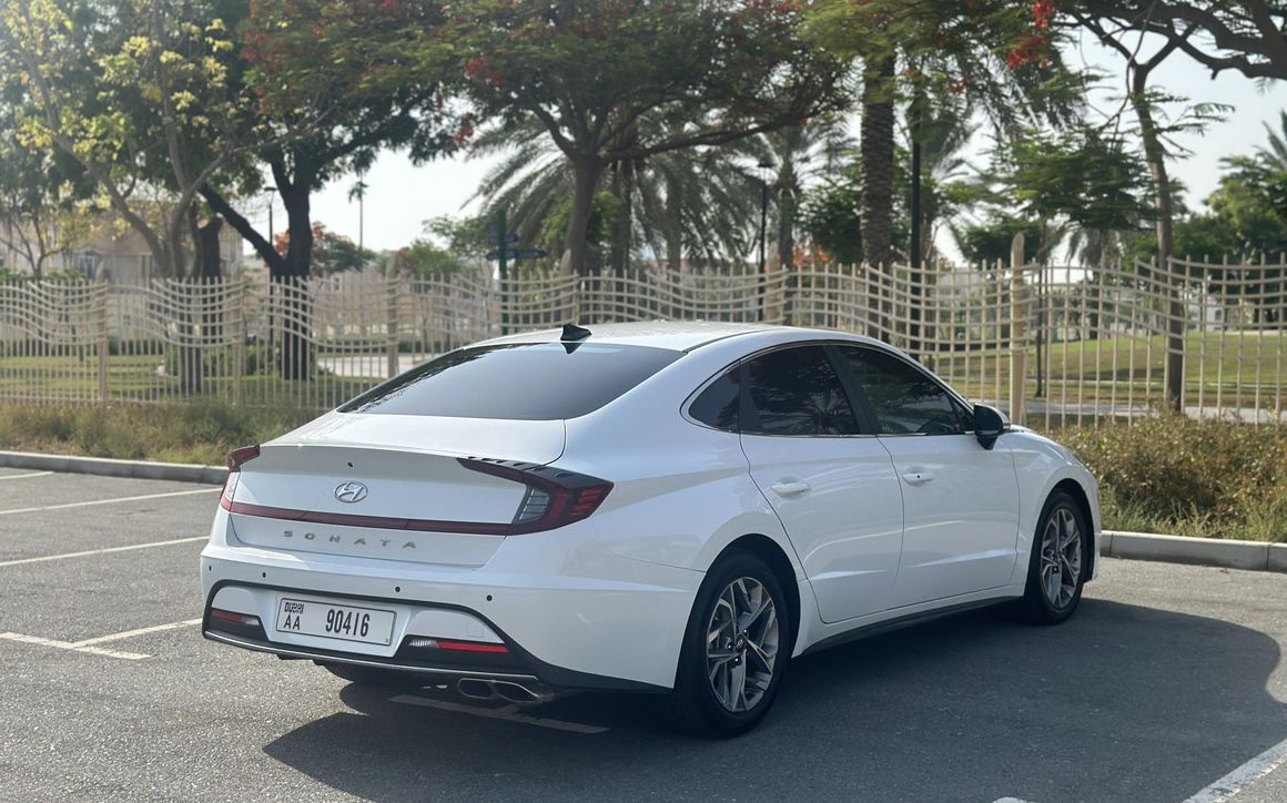 Hyundai Sonata - image 8