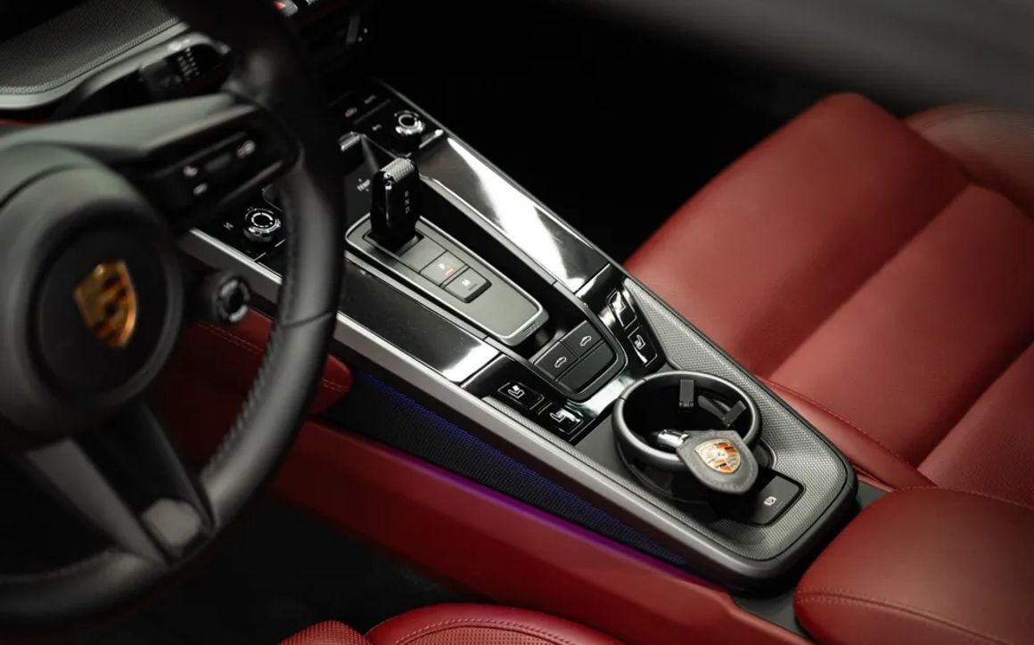 PORSCHE 911 TARGA 4S - image 15