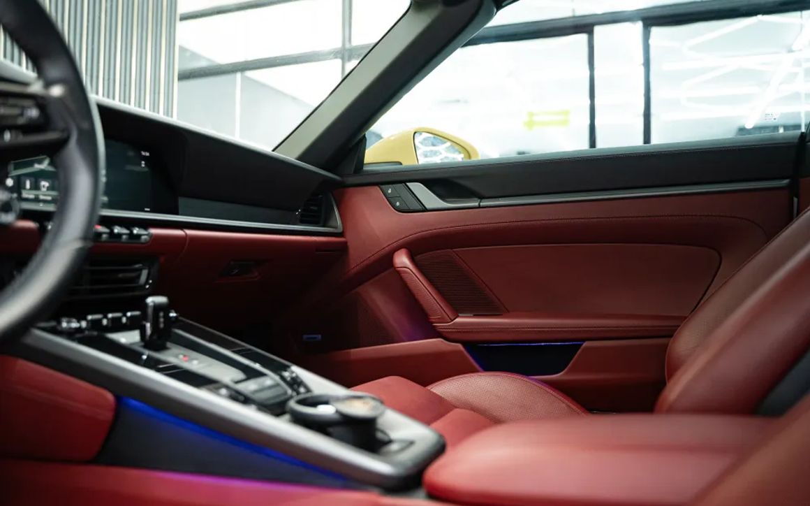 PORSCHE 911 TARGA 4S - image 14