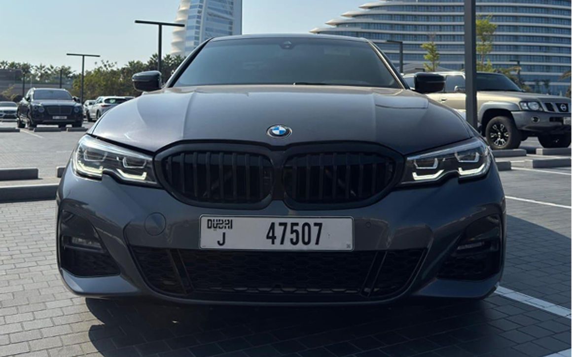 BMW 330 - image 2