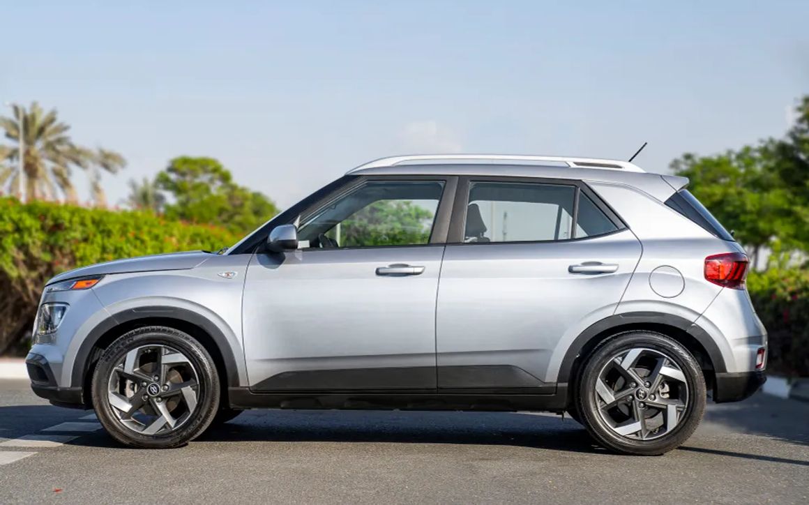 HYUNDAI VENUE - image 2