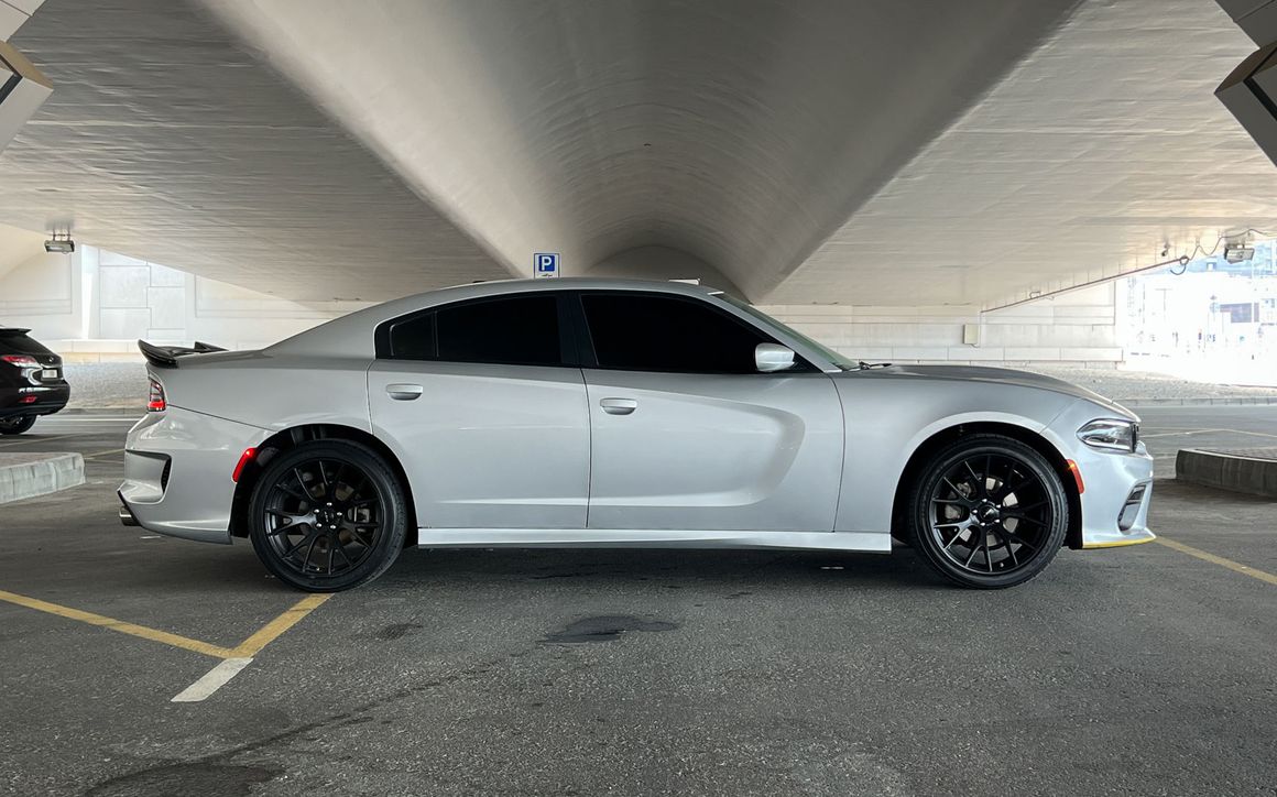 Dodge Charger - image 5