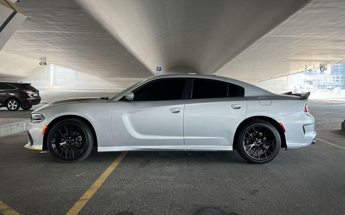 Dodge Charger - image 2