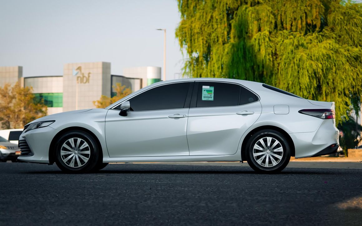 TOYOTA CAMRY - image 2