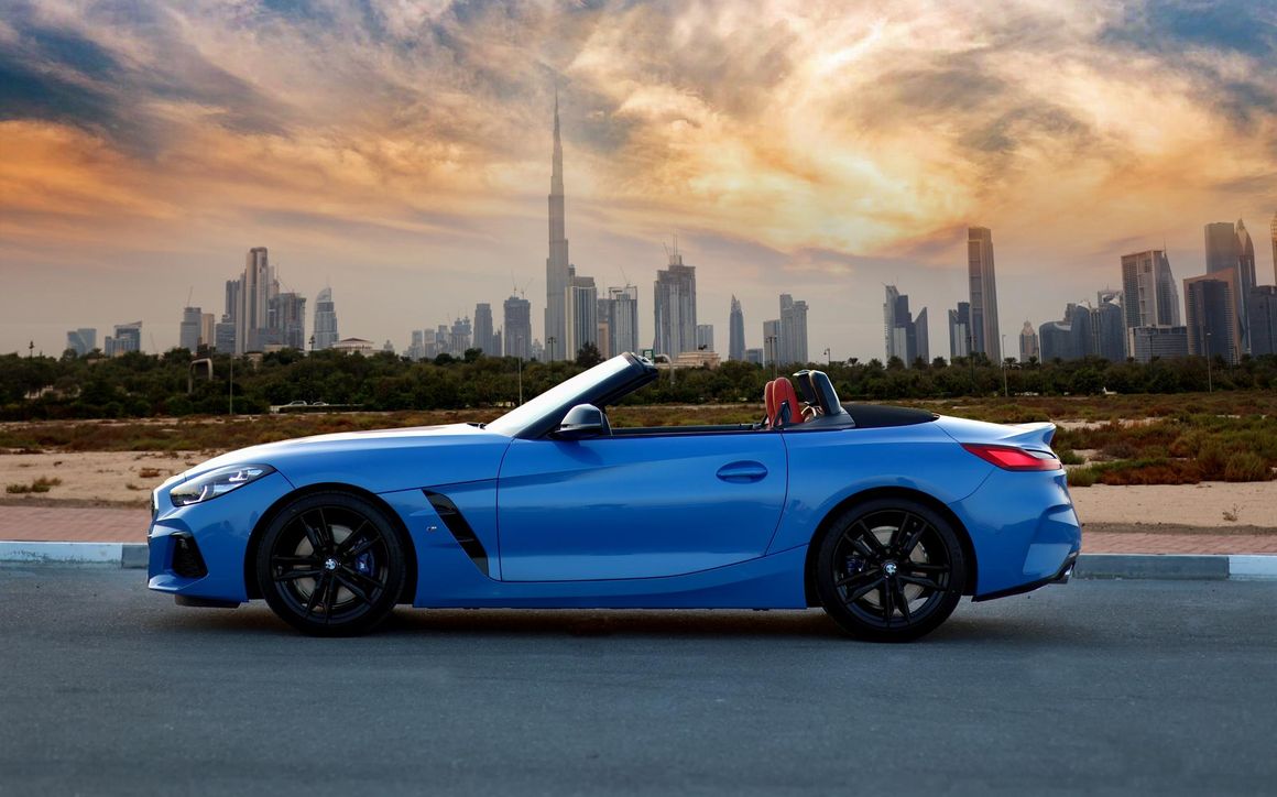 BMW Z4 Convertible Blue - image 2