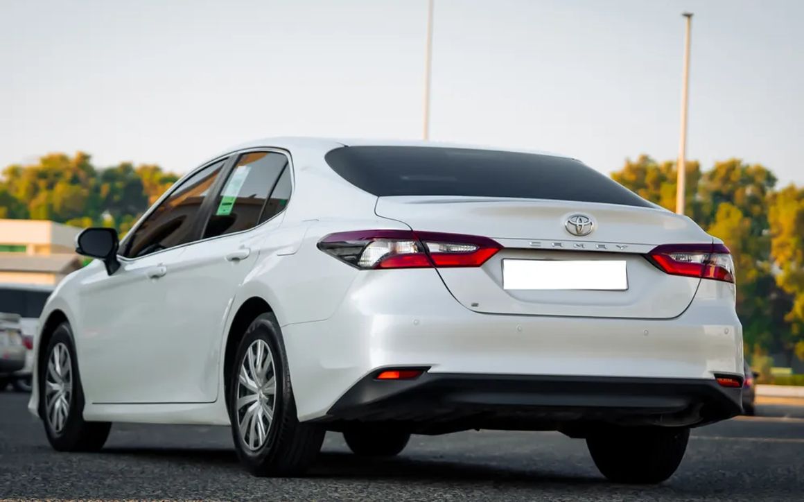 Toyota Camry - image 3