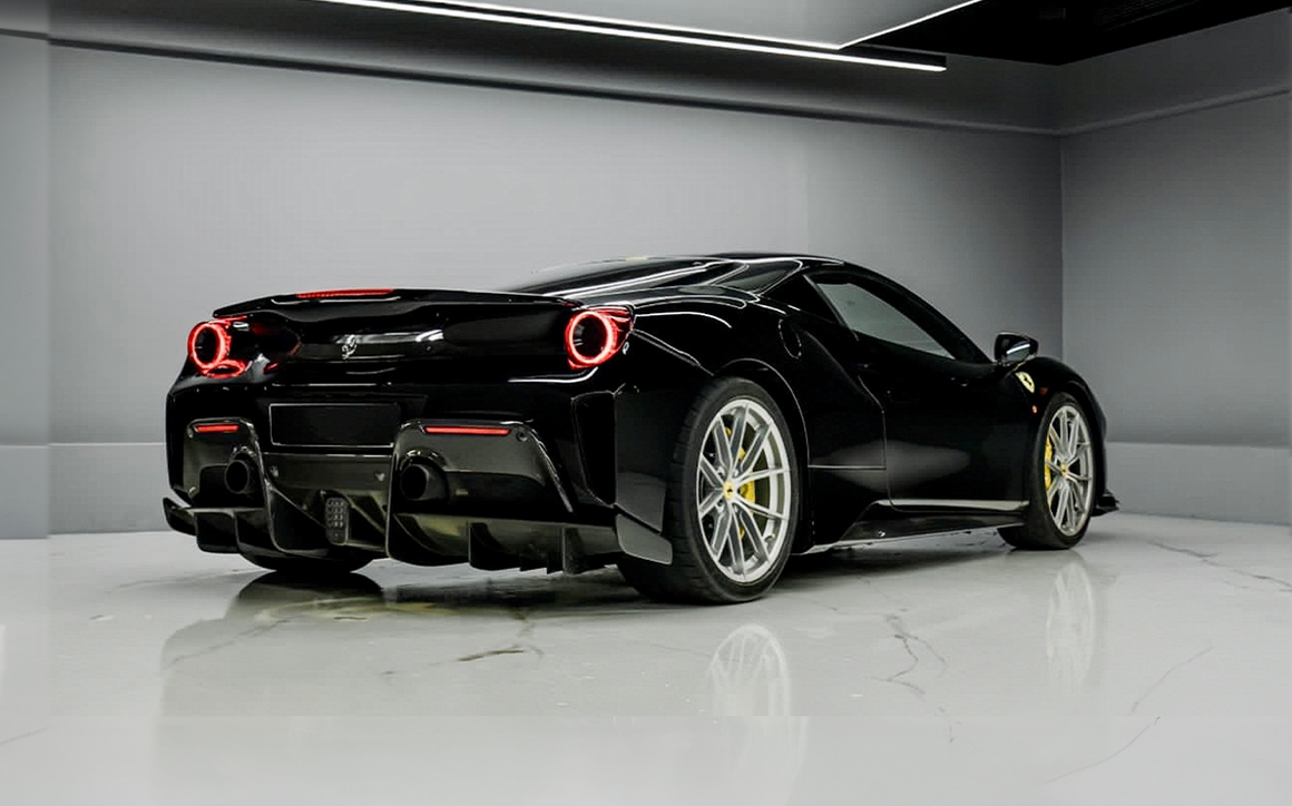 FERRARI 488 PISTA - image 2