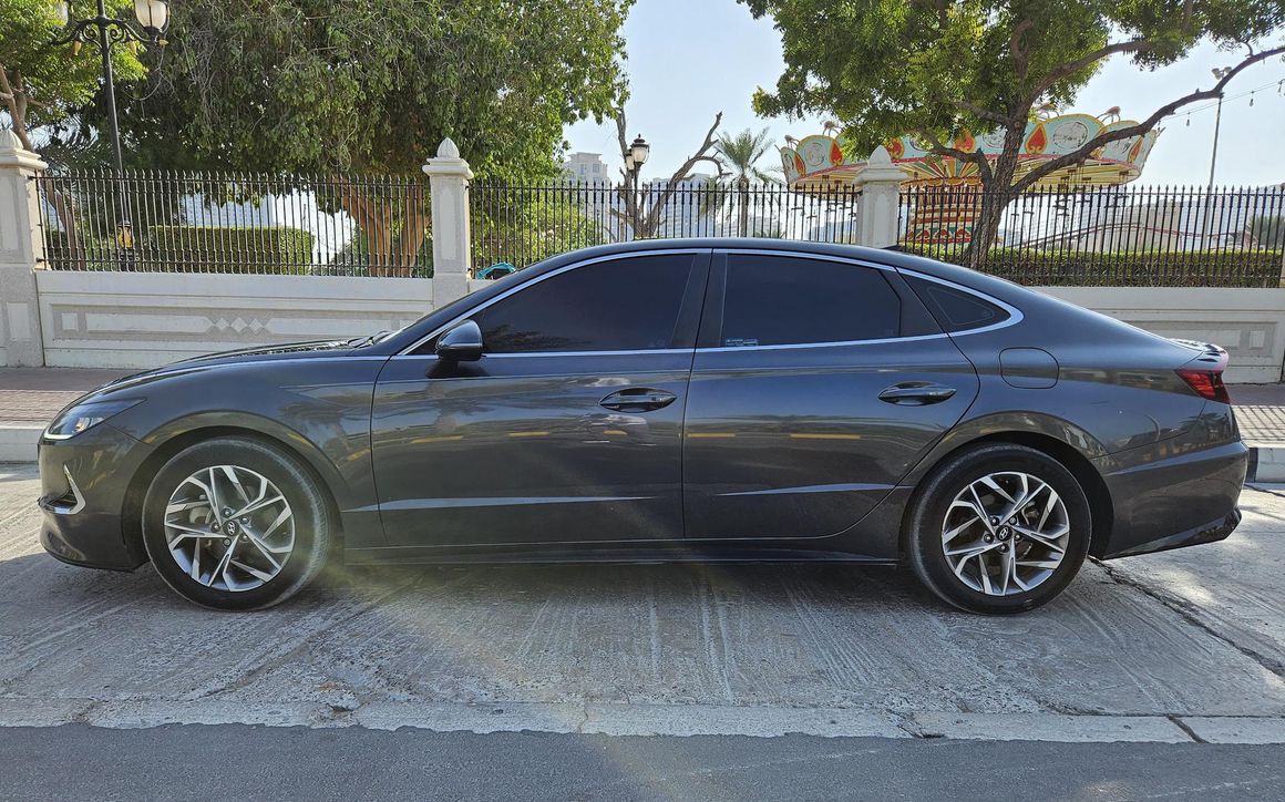 Hyundai Sonata - image 2