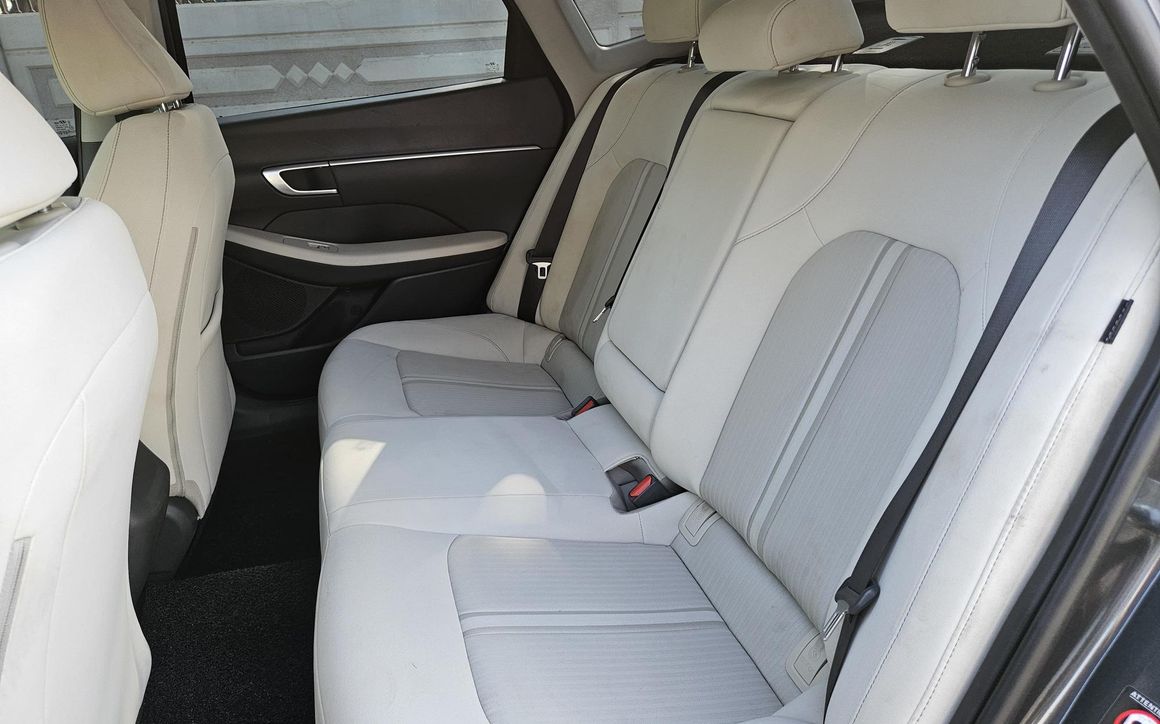 Hyundai Sonata - image 9