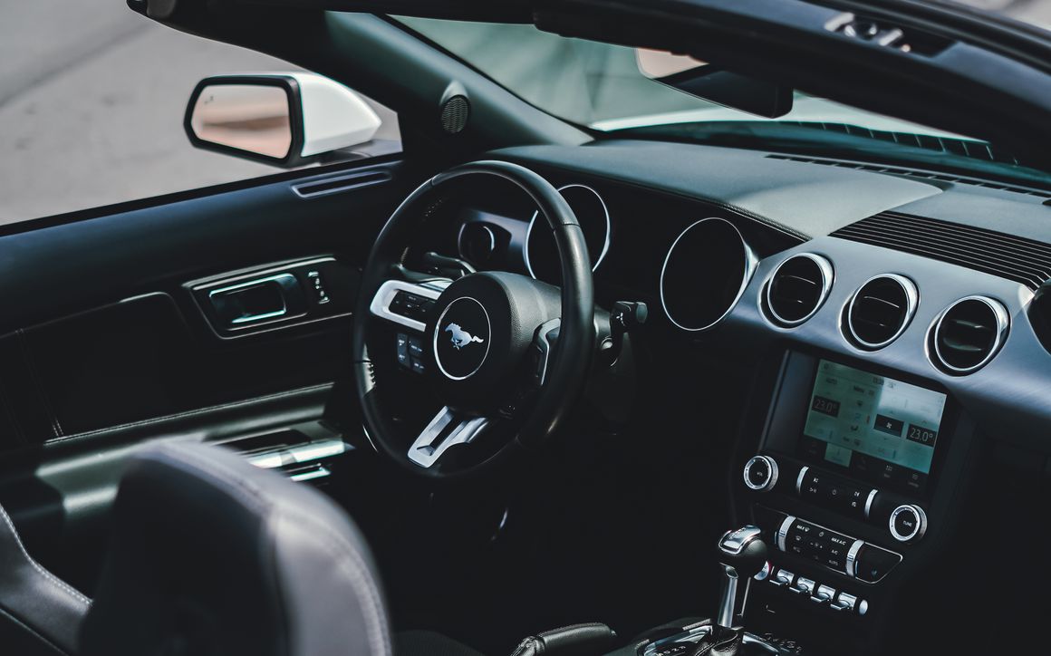 Ford Mustang - image 4